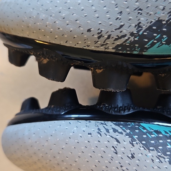 DSG Soccer Cleats - Picture 8 of 12